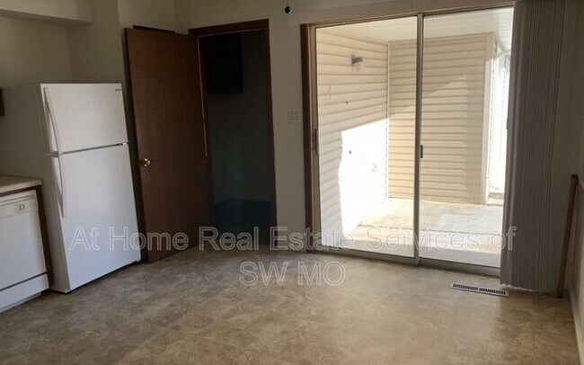 Foto del edificio - 3714 S Farm Rd 135