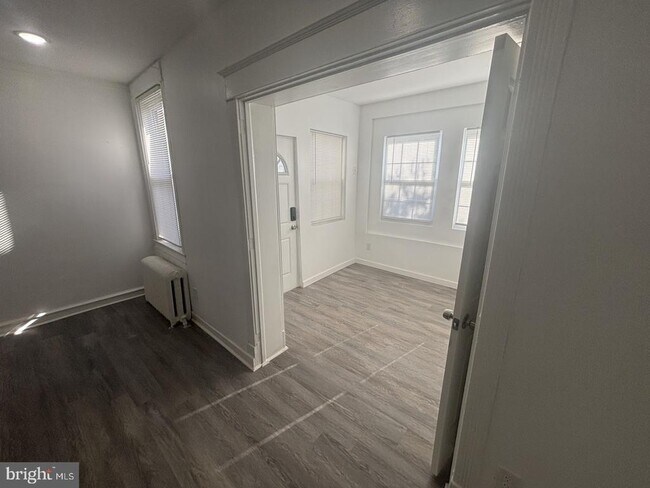 Foto del edificio - 5965 Springfield Ave