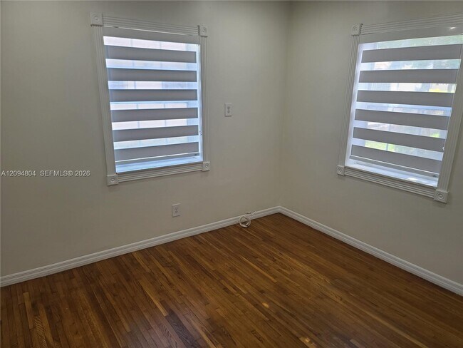 Building Photo - 2862 SW 38th Ct