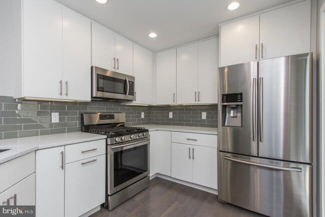 Building Photo - 712-14 S Sartain St