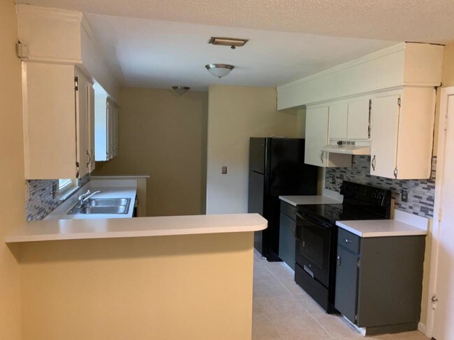 Building Photo - 2208 Crystal Grove Ln