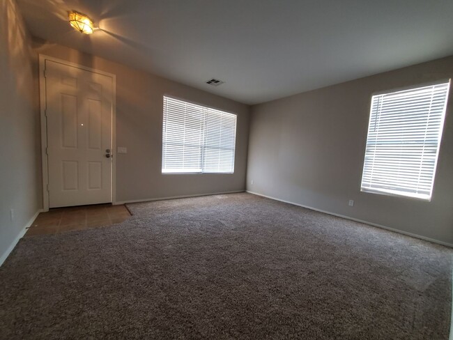 Foto del edificio - LAVEEN VILLAGE BEAUTIFUL 3 BEDROOMS PLUS D...