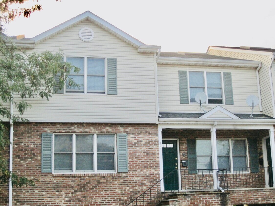Primary Photo - 100 Halstead Ave