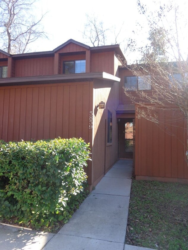 2 Bedroom/2 Bath Townhome in Rockwood Villas - 2 Bedroom/2 Bath Townhome in Rockwood Villas