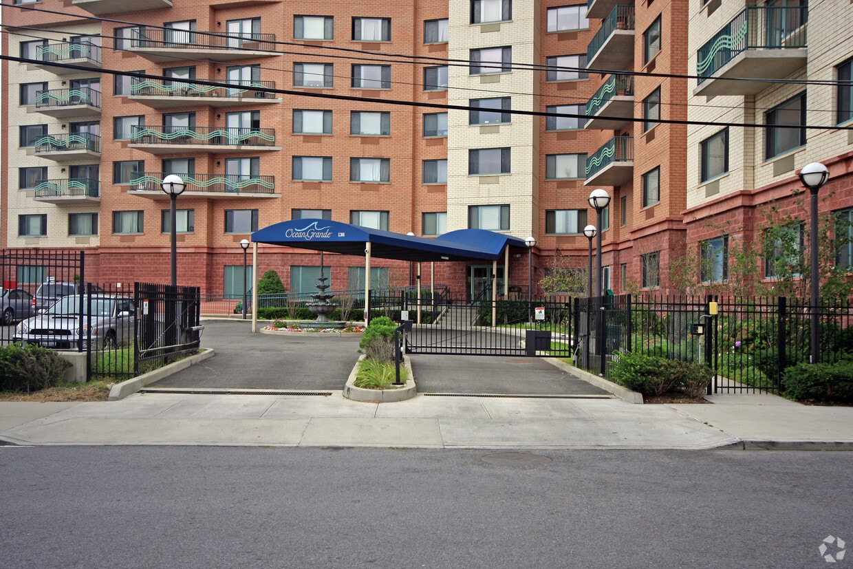 Ocean Grande 136 Beach 117Th St Far Rockaway, NY Apartments for