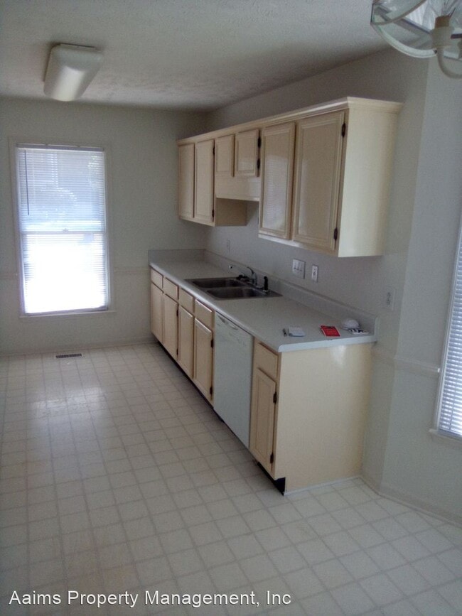 Building Photo - 3 br, 2 bath House - 218 Silver Oaks  Drive