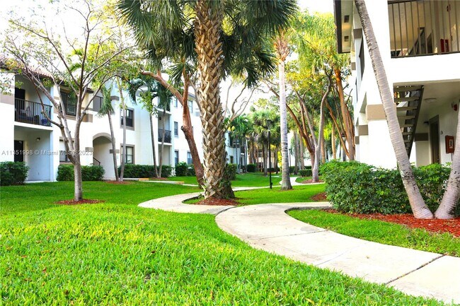Building Photo - 640 S Park Rd