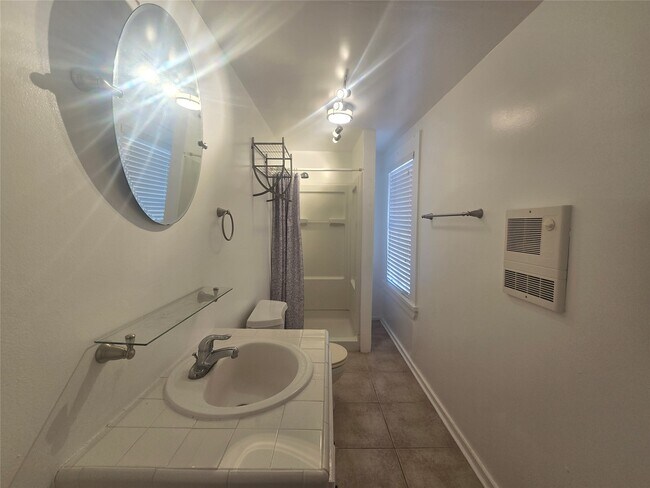 Foto del edificio - 1119 Broadway Avenue J