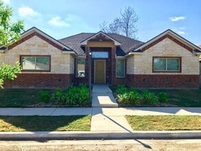 Building Photo - 216 Church Ave