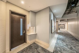 Building Photo - 2600 W 7th St