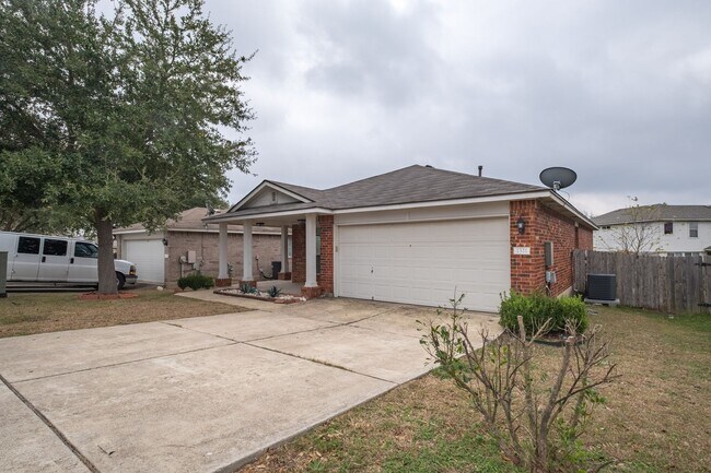 Foto del edificio - Lovely Updated 3 Bedroom, 2 Bath Home in P...
