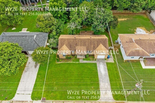 Foto del edificio - 2213 Cecille Dr SW