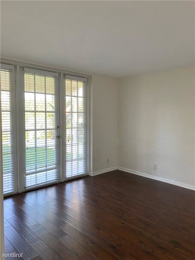 Building Photo - 3 br, 2 bath House - 528 Water Pt
