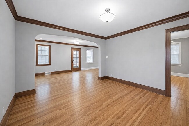 Building Photo - 811 Snelling Ave N