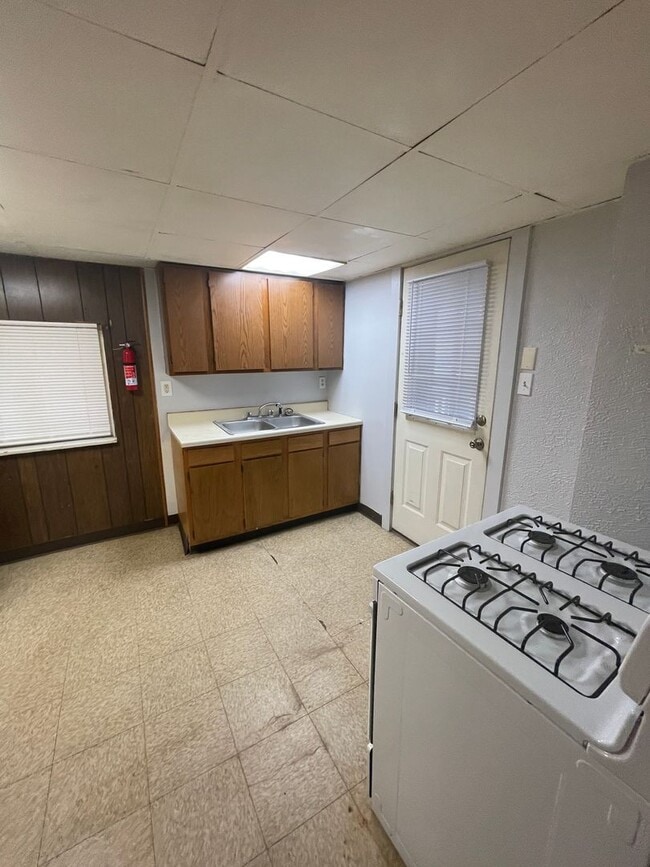 Foto del edificio - 1600 McClure St