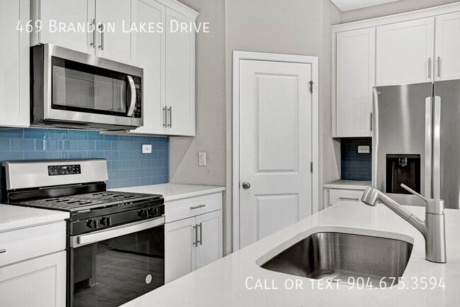 Building Photo - 469 Brandon Lks Dr