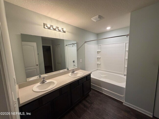 Foto del edificio - 2137 Willow Springs Dr