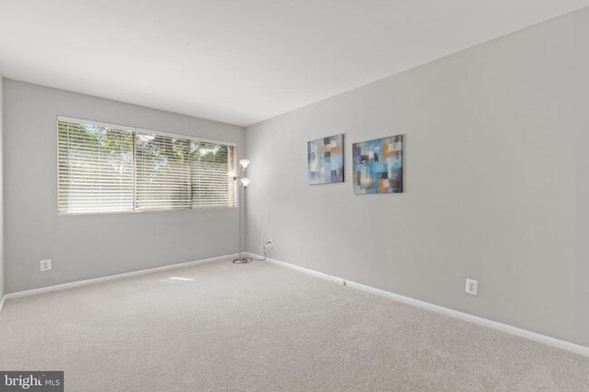 Building Photo - 5801 Quantrell Ave
