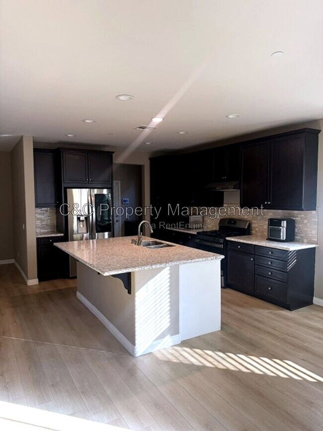 Foto del edificio - 28405 Wild Rose Ln