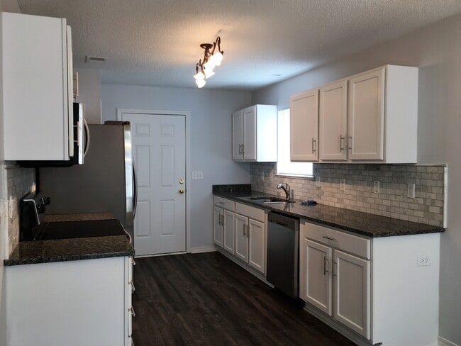 Building Photo - 902 Lauderhill Ln