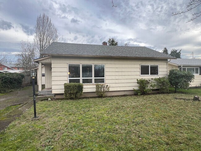 Building Photo - 3 bedroom, 1 bathroom House in South Campu...