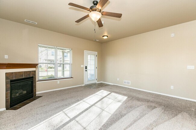 Building Photo - 460 Cambria Dr
