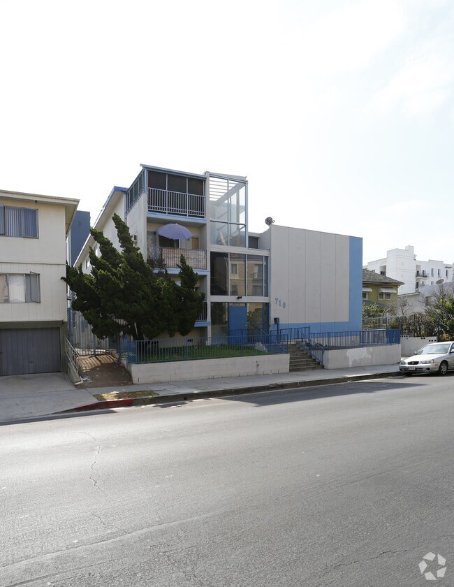 Building Photo - 710 S St Andrews Pl