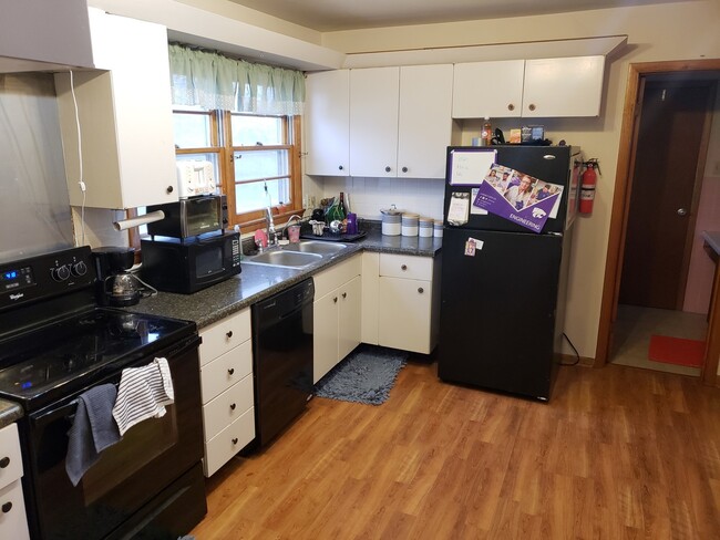 Building Photo - Huge House with Fenced-in Yard + 2 Kitchen...
