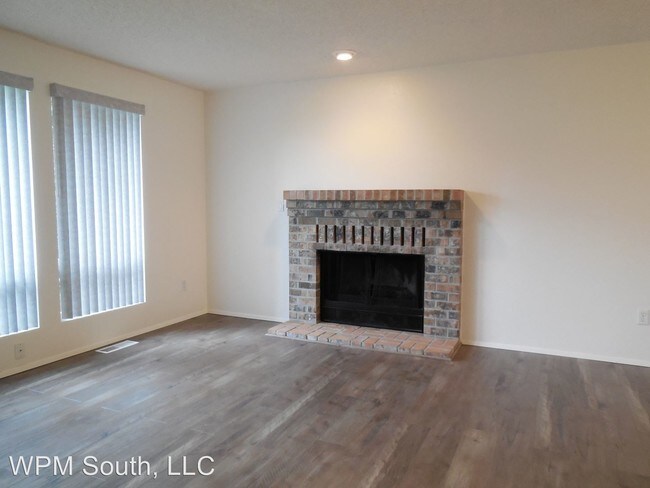 Building Photo - 3 br, 2.5 bath House - 12127 SE 217th Pl