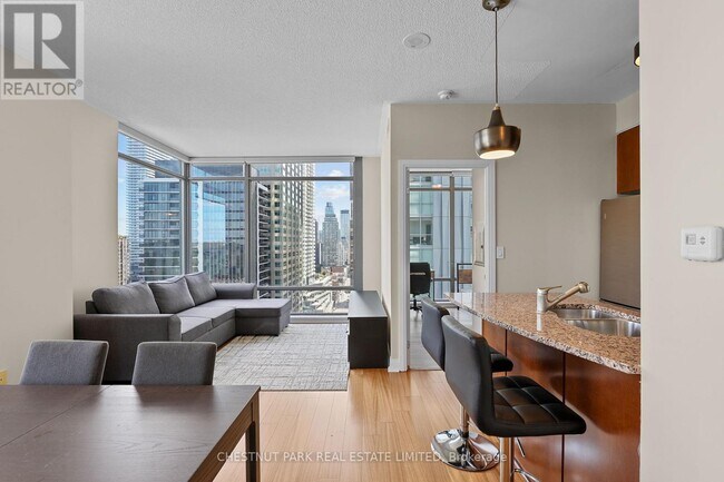 Photo du bâtiment - 18 Yorkville Ave