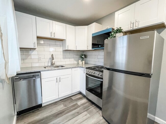 Building Photo - 158 Chapel St