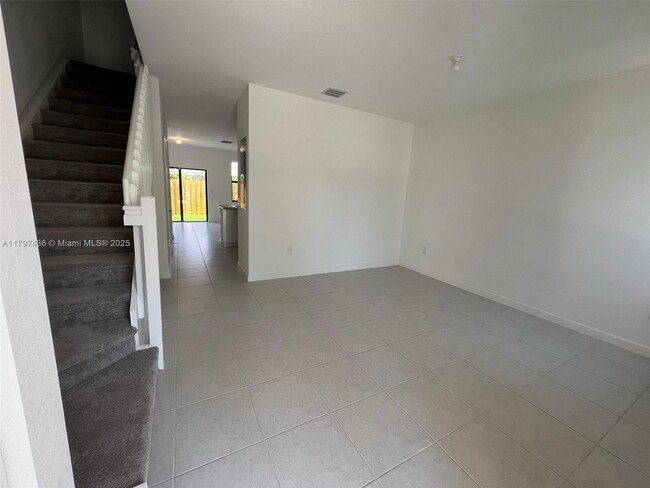 Building Photo - 875 NE 211th St