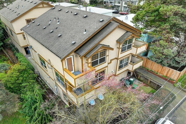 Foto del edificio - 2007 NE 85th St