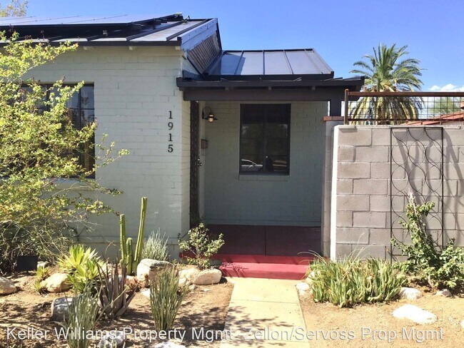 Foto del edificio - 3 br, 2 bath House - 1915 E 10th Street