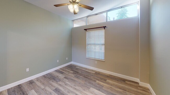 Foto del edificio - Great location! 3 bedroom/ 2 bath at University Towers - Ready for immediate move in!