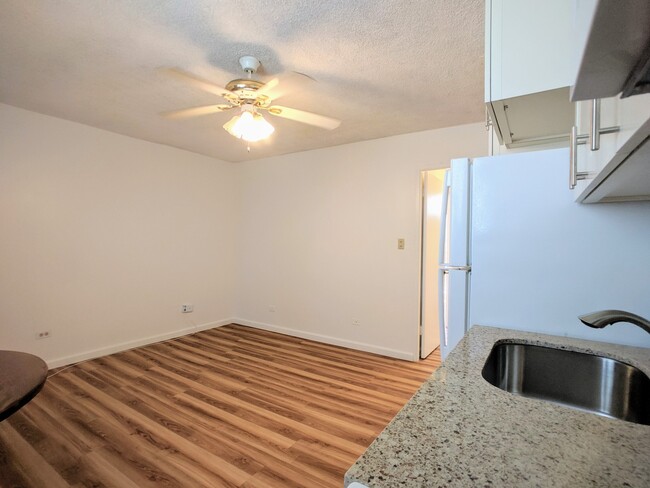 Building Photo - Partly Furnished 1-Bedroom 1 Bath with No ...