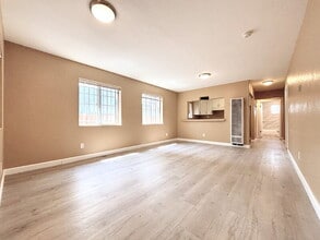 Building Photo - 1385 E Vernon Ave