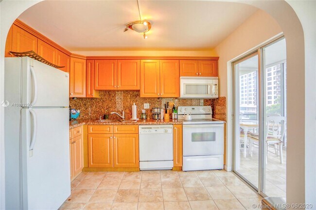 Foto del edificio - 1750 NE 115th St