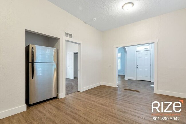 Building Photo - 1107 S 700 E