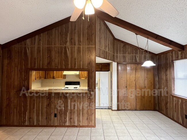 Building Photo - 2004 Lambeth Way