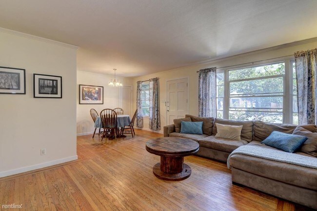 Foto del edificio - 2 br, 1 bath House - 119 Redwood Ave