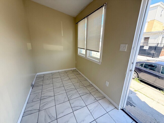 Building Photo - Gorgeous 3-Bedroom Townhome in Elmwood Park! Available NOW!