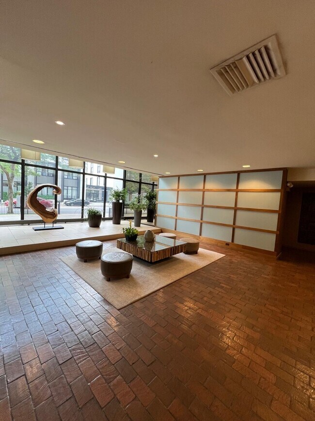 Foto del edificio - 5445 N Sheridan Rd
