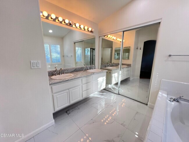 Foto del edificio - 4783 Rhapsody Dr