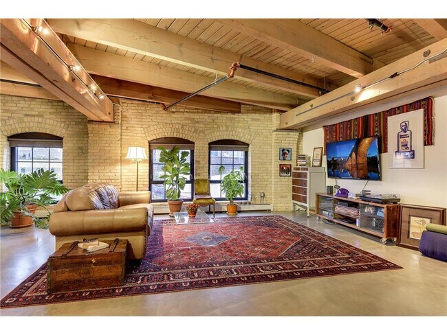 Building Photo - 404 N Washington Ave