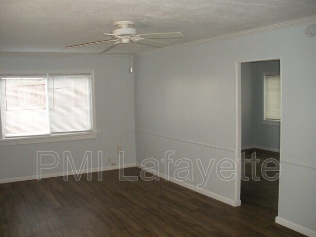 Foto del edificio - 2229 Roselawn Ave