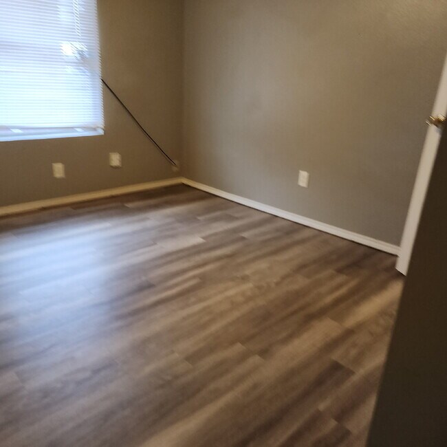 Foto del edificio - Cute 2/1 with spacious living area.