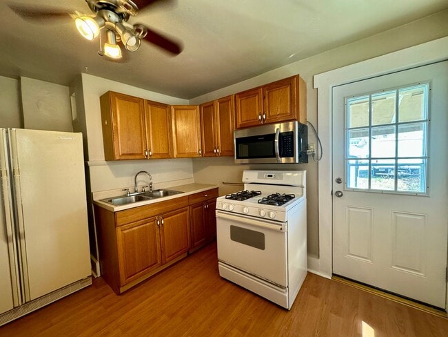 Building Photo - Two bedroom one bath home for rent.  Call ...