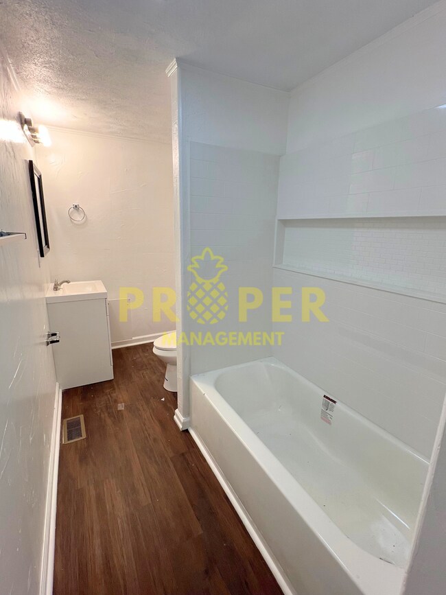 Foto del edificio - 2 bedrooms 1 bathroom house