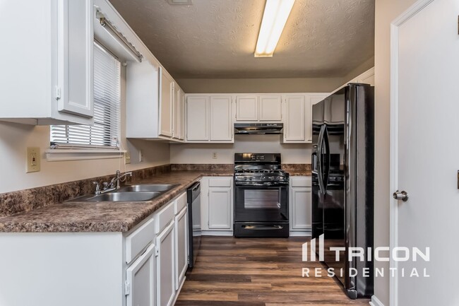 Building Photo - 3670 Riverchase Terrace